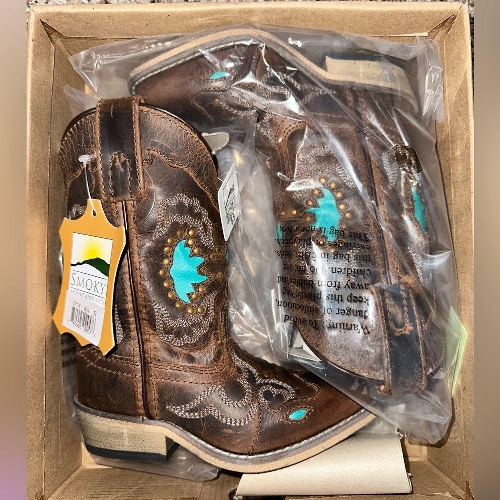 Toddler size 8.5 cow girl boots
